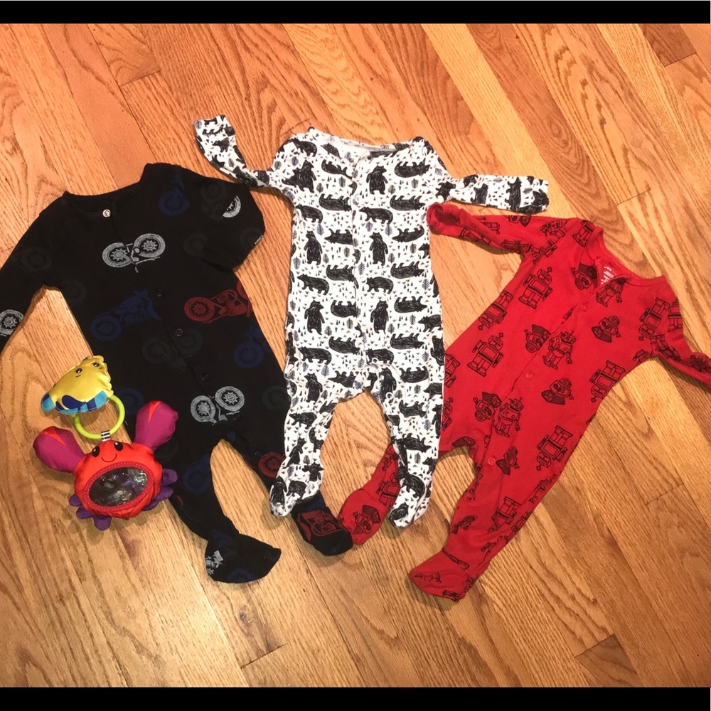 Joe Fresh infant footed pajamas for baby boy